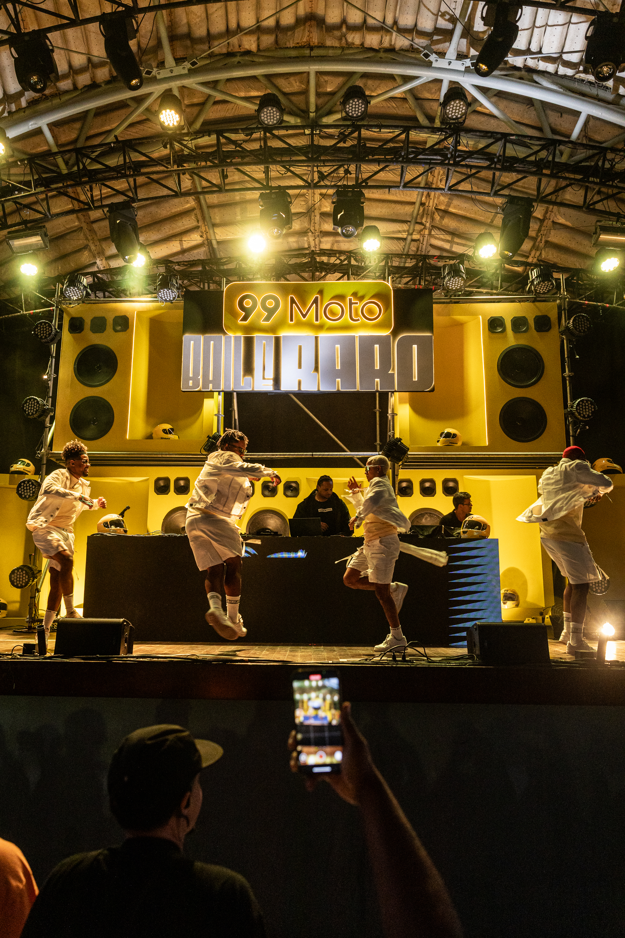 BAILE RARO