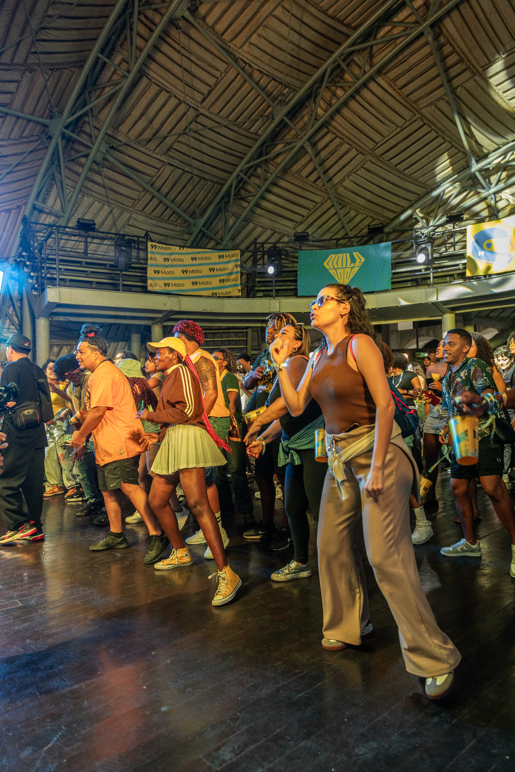 BAILE RARO