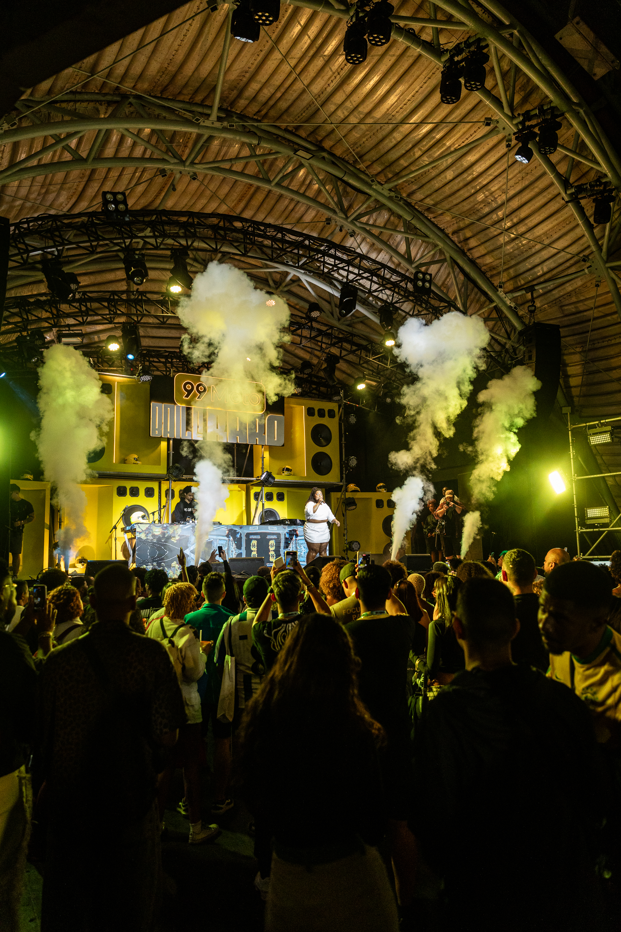 BAILE RARO