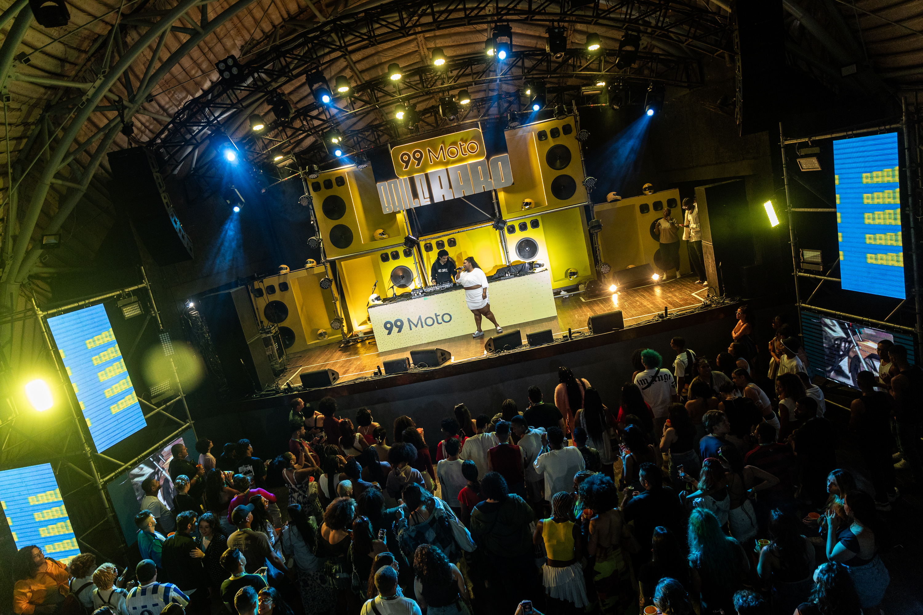 BAILE RARO