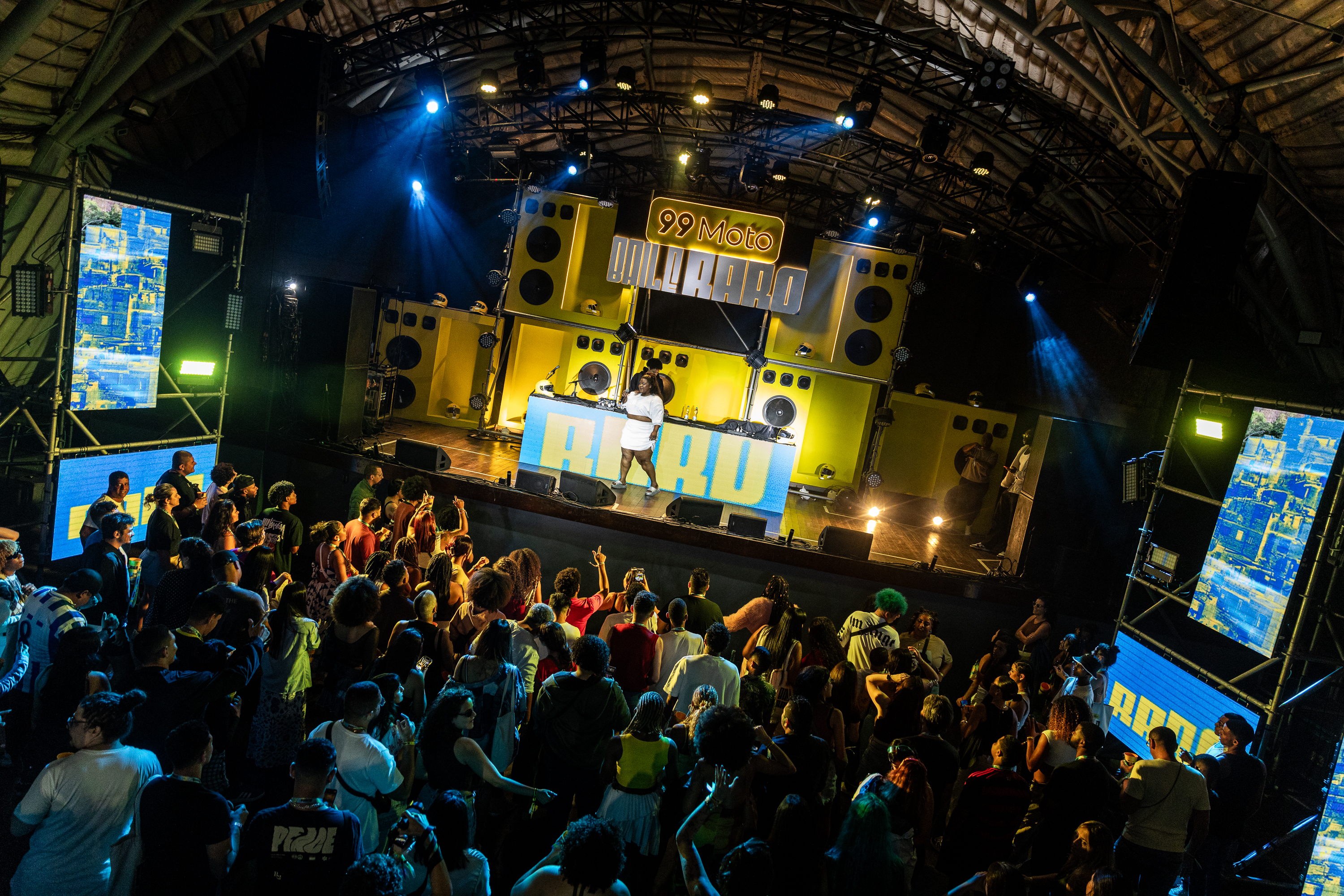 BAILE RARO