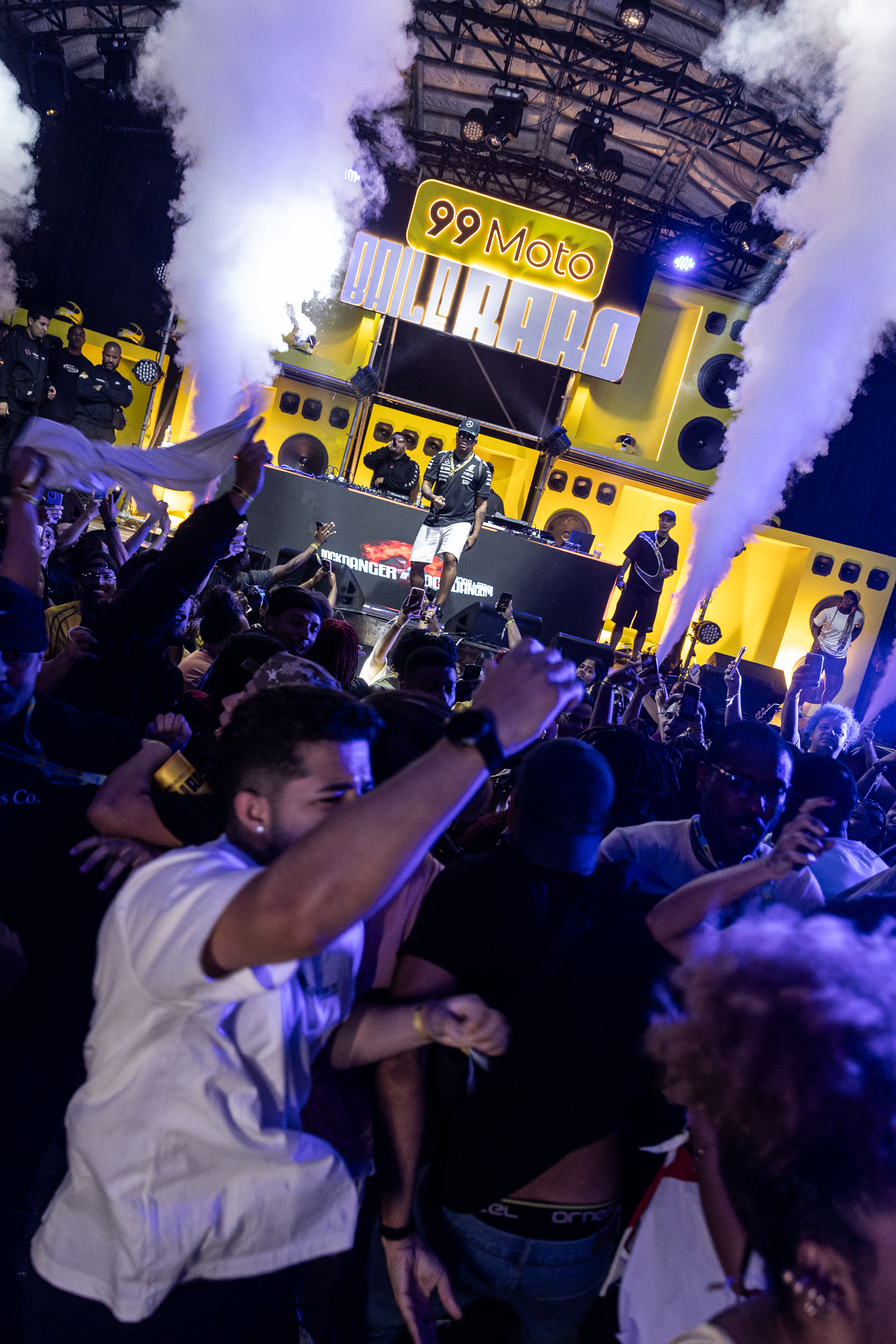 BAILE RARO