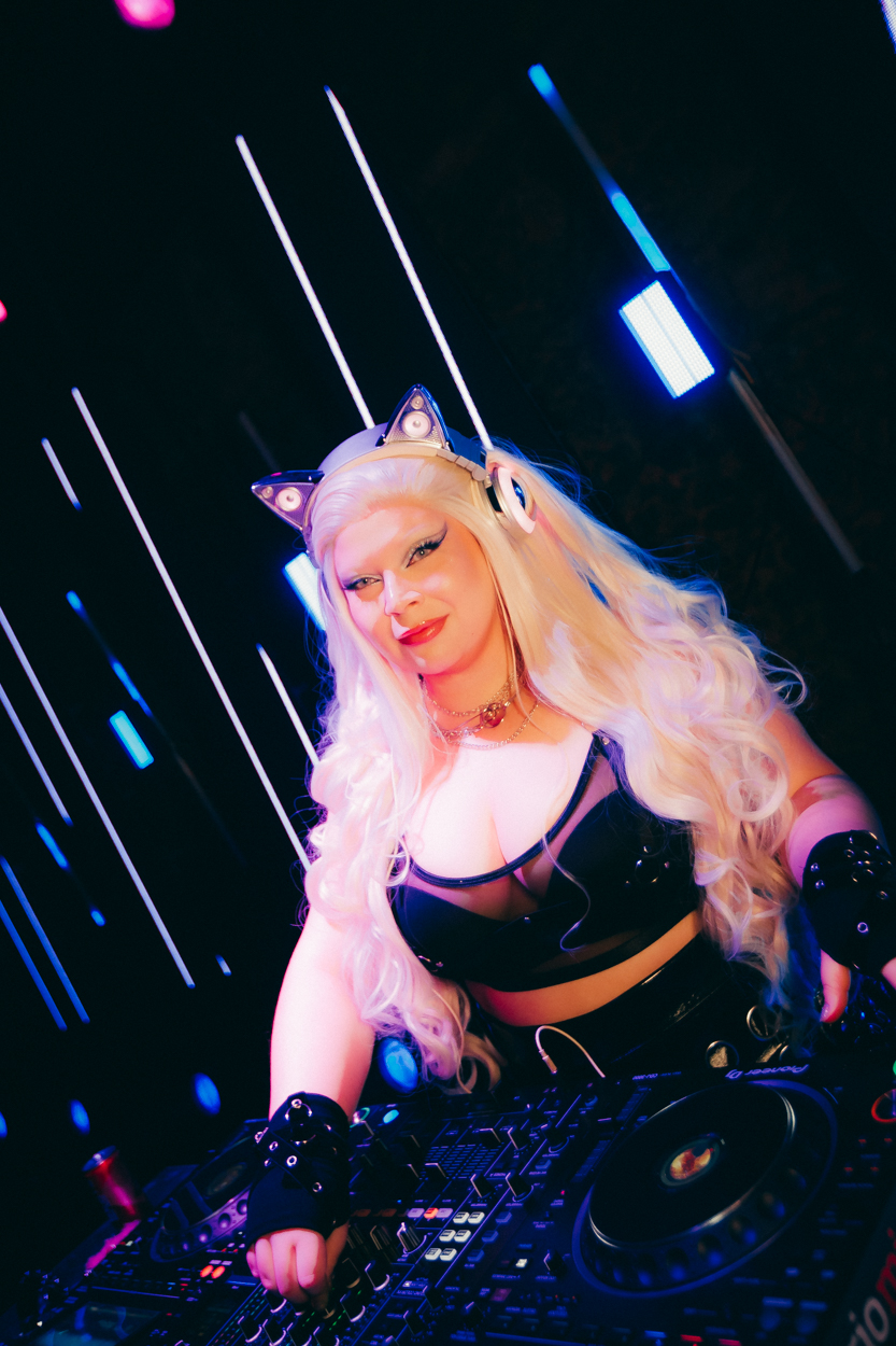 INJUSTIÇADA - HERE ALL NIGHT 