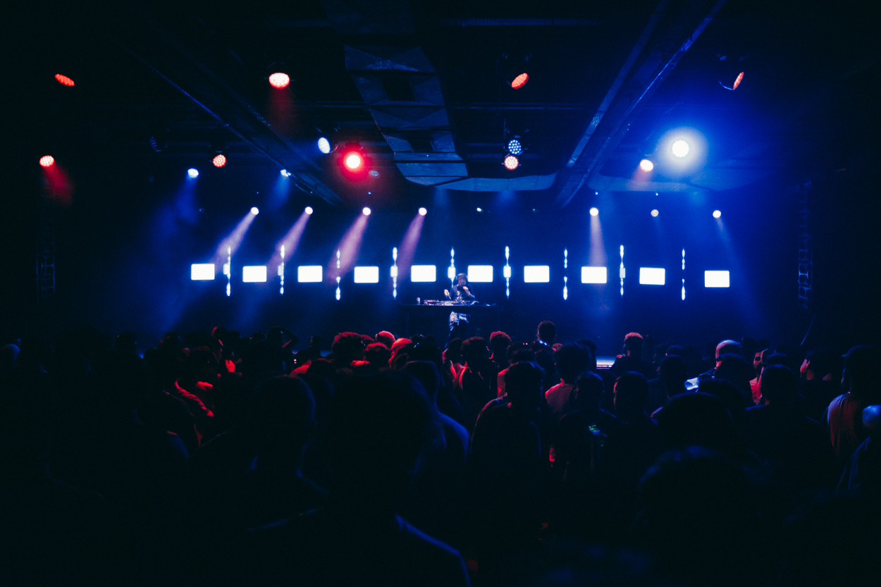 INJUSTIÇADA - HERE ALL NIGHT 