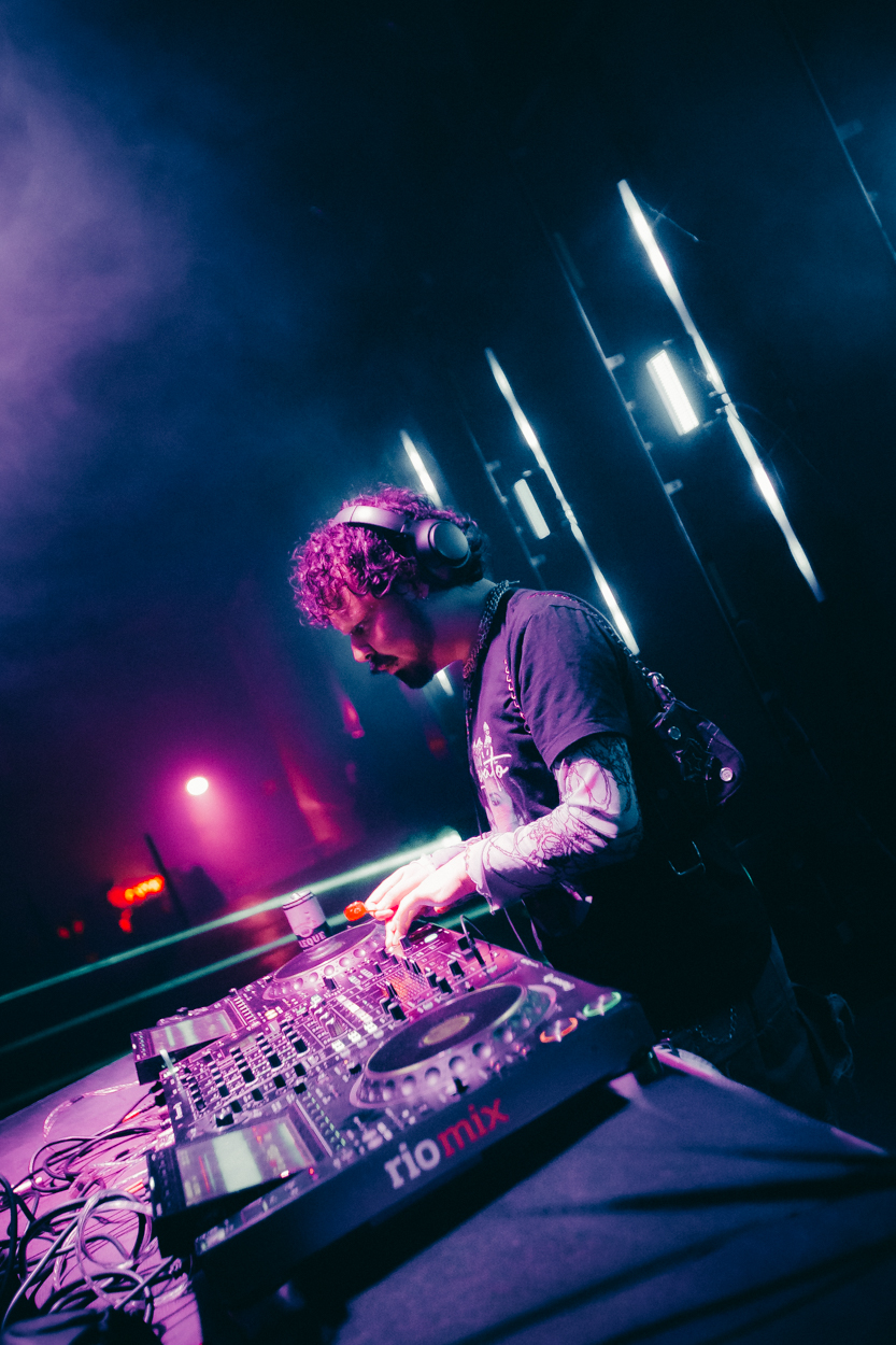 INJUSTIÇADA - HERE ALL NIGHT 