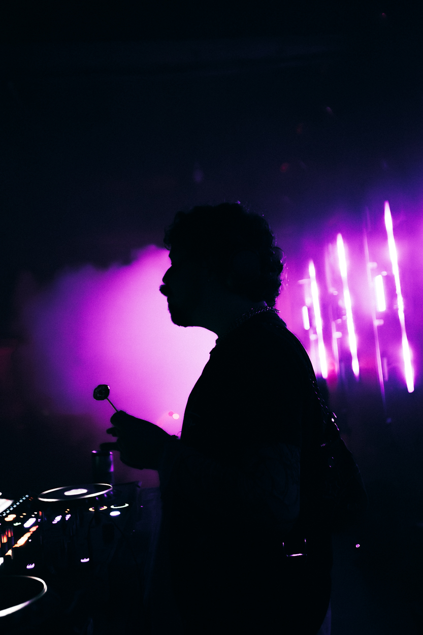 INJUSTIÇADA - HERE ALL NIGHT 