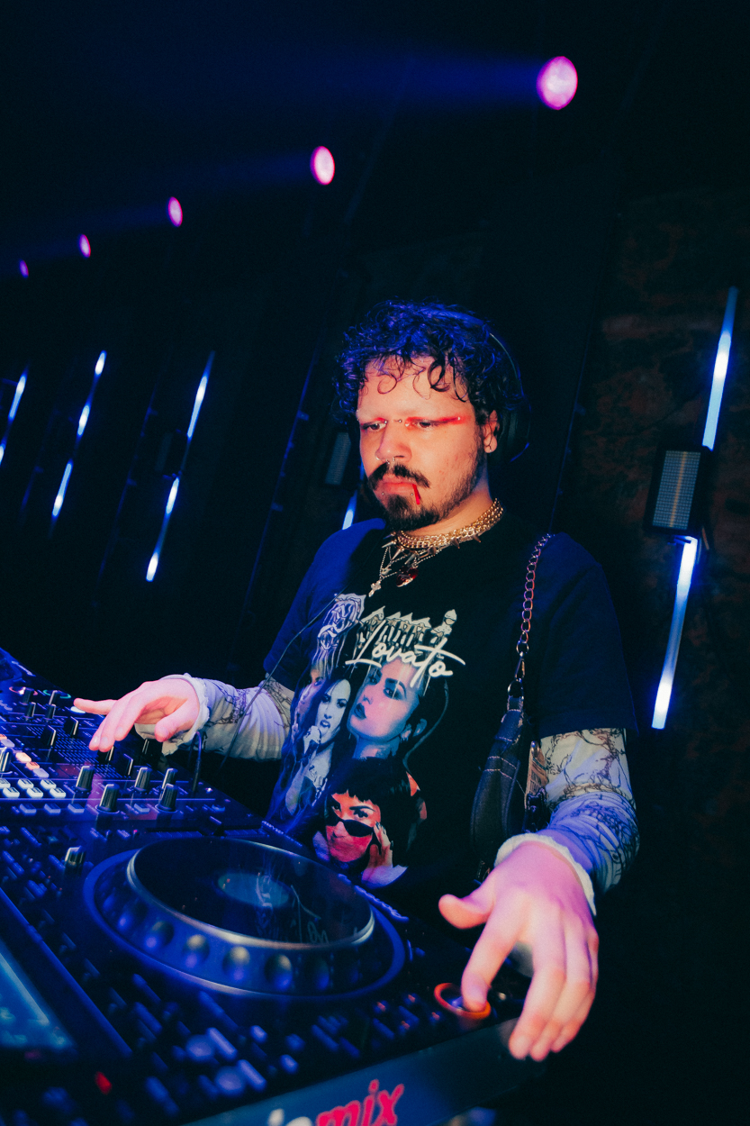 INJUSTIÇADA - HERE ALL NIGHT 