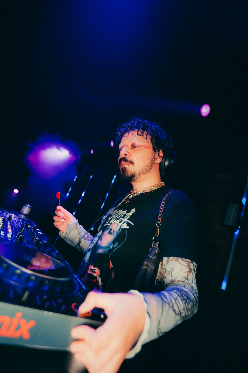 INJUSTIÇADA - HERE ALL NIGHT 