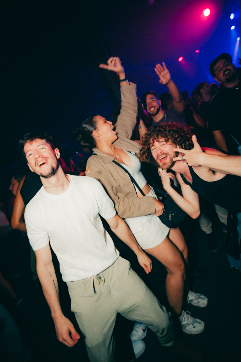 INJUSTIÇADA - HERE ALL NIGHT 