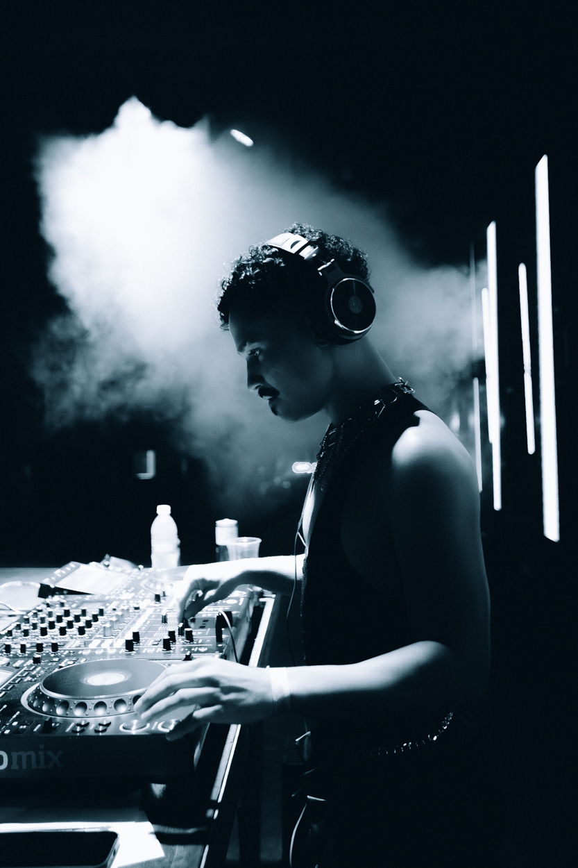 INJUSTIÇADA - HERE ALL NIGHT 