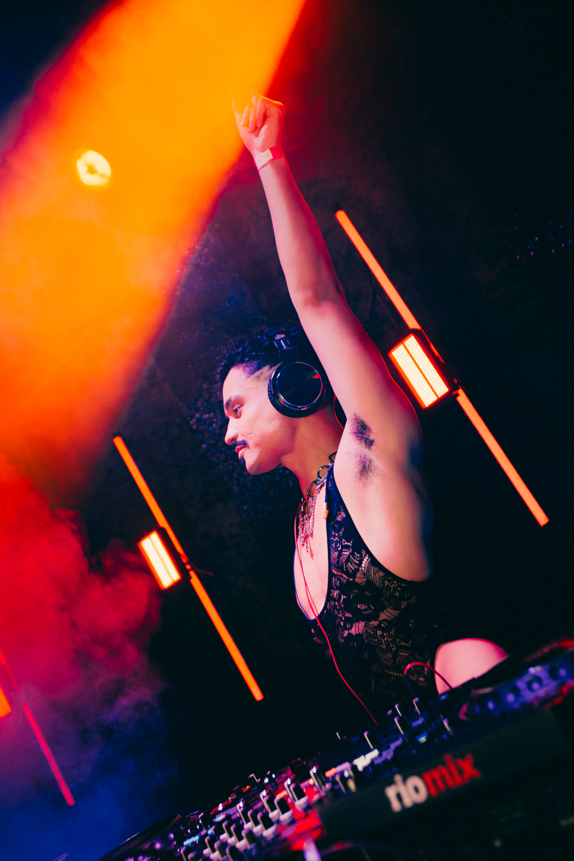 INJUSTIÇADA - HERE ALL NIGHT 