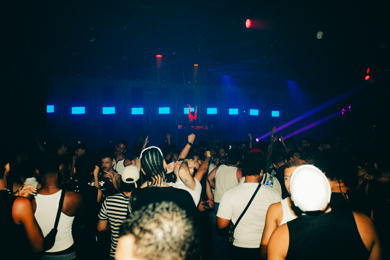 INJUSTIÇADA - HERE ALL NIGHT 