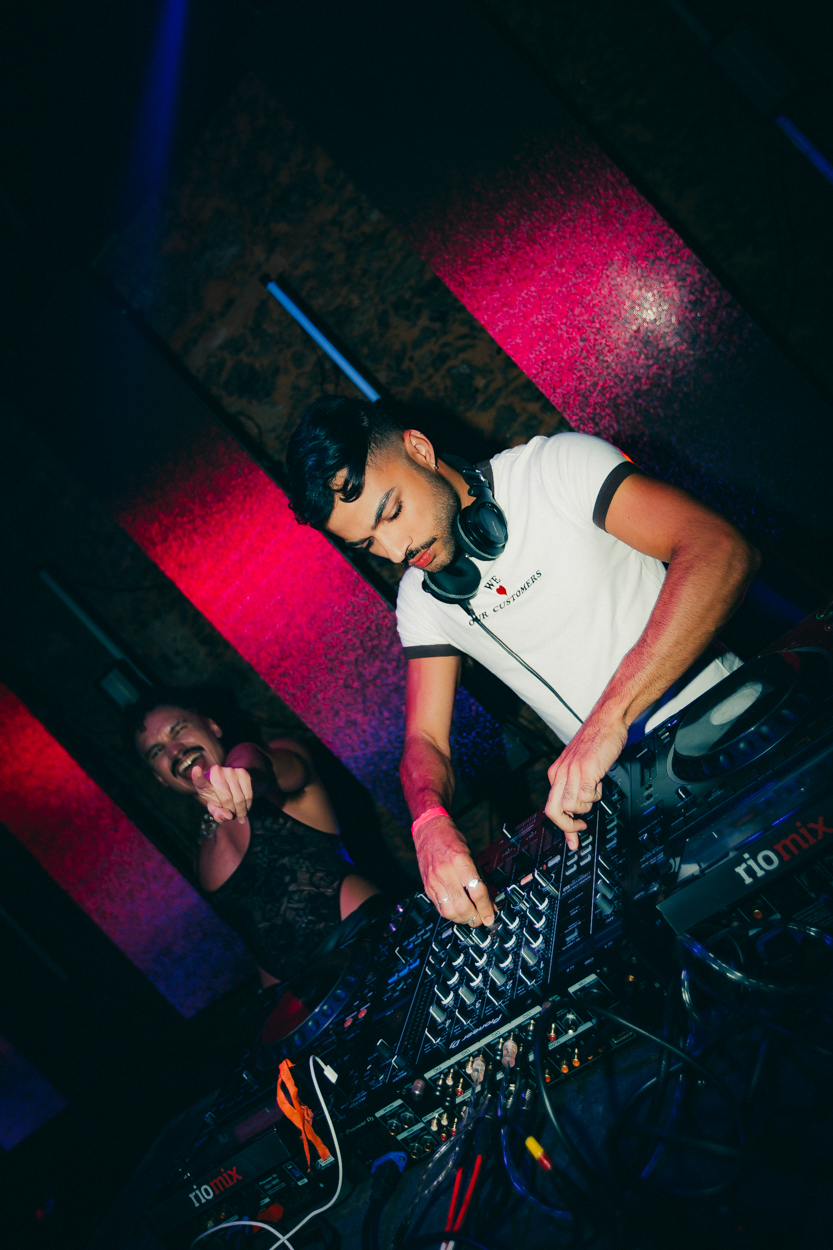 INJUSTIÇADA - HERE ALL NIGHT 