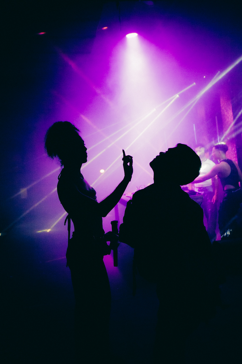 INJUSTIÇADA - HERE ALL NIGHT 