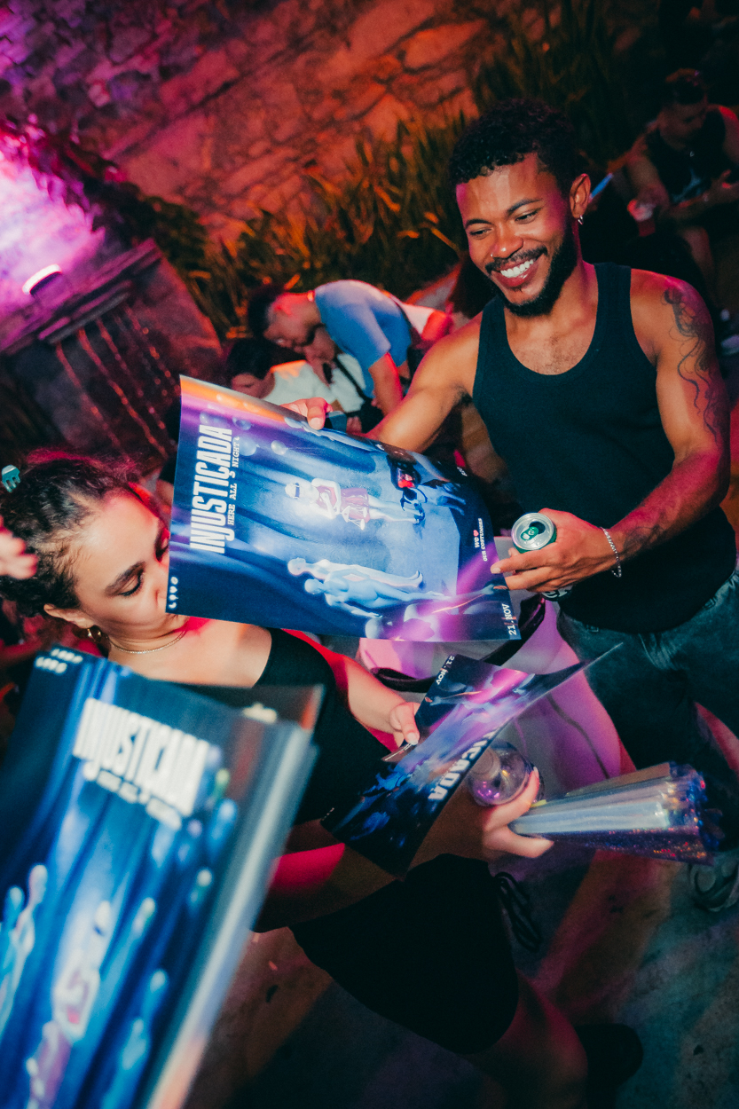 INJUSTIÇADA - HERE ALL NIGHT 